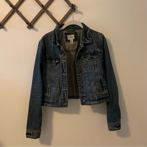 BOGO Distressed Denim Jacket with 4 Pockets Medium Woman’s f21 Jean Coat